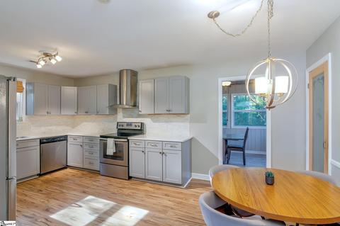 40 E Circle Ave, Greenville, SC 29607 photo 4