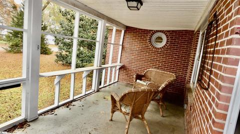 806 E Ferguson St, Clinton, SC 29325 photo 5