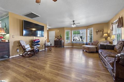 4 Viking Dr, Greer, SC 29651 photo 4