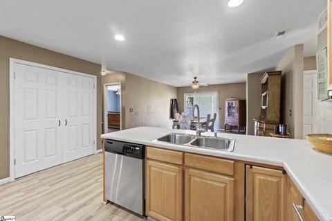 4 Viking Dr, Greer, SC 29651 photo 6