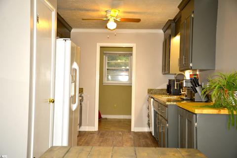 102 Chestnut Dr, Easley, SC 29642 photo 2