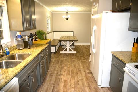 102 Chestnut Dr, Easley, SC 29642 photo 3