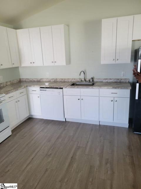 202 Dillon Dr, Clinton, SC 29325 photo 5