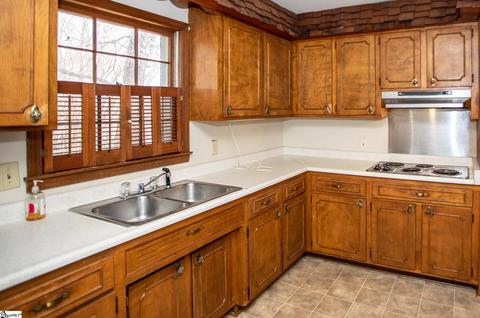104 Skyland Dr, Easley, SC 29640 photo 8