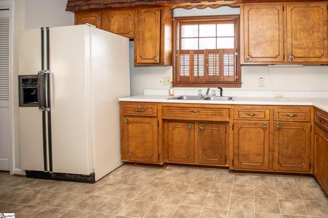 104 Skyland Dr, Easley, SC 29640 photo 9
