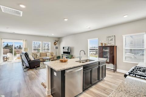 211 Quickstep Dr, Greer, SC 29650 photo 3