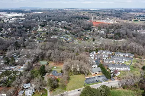 307 E Butler Rd, Mauldin, SC 29662 photo 9