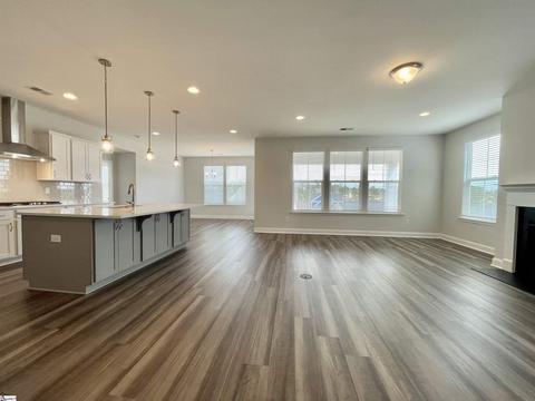 101 Glendon St, Greer, SC 29651 photo 2