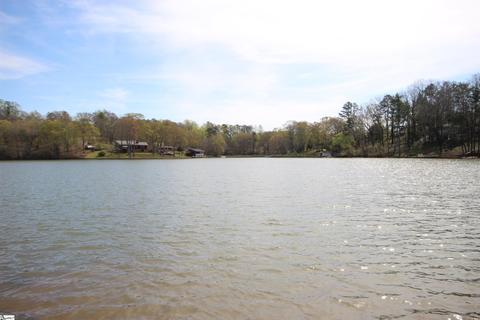 107 Homestead Dr, Easley, SC 29640 photo 4