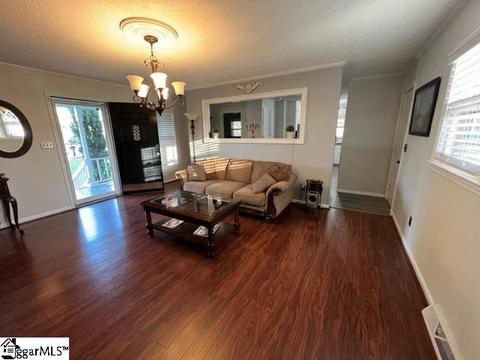 504 Maplewood Cir, Greer, SC 29651 photo 4