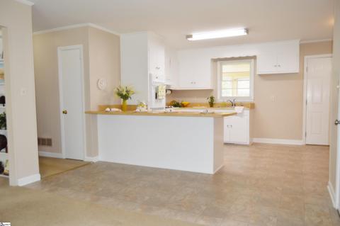 715 E Suber Rd, Greer, SC 29650 photo 9
