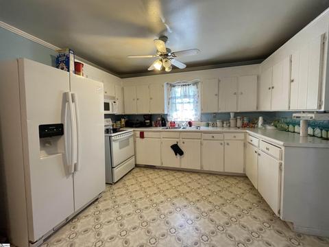 319 E Bearden St, Greer, SC 29651 photo 4