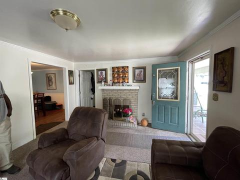 319 E Bearden St, Greer, SC 29651 photo 3