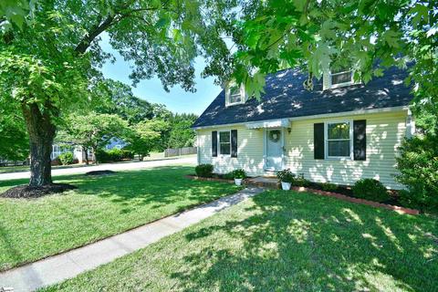 201 Morrow St, Greer, SC 29650 photo 3