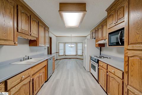 100 Circle Rd, Greer, SC 29651 photo 10