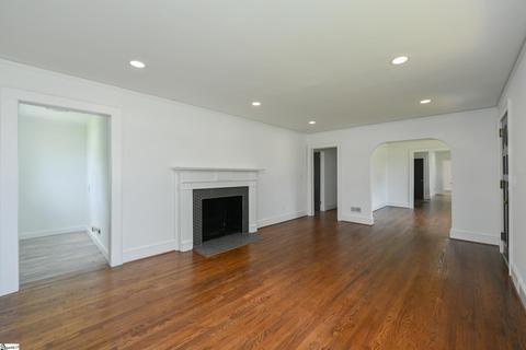 610 Hampton St, Greer, SC 29651 photo 4