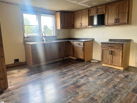 24 N Main St, Startex, SC 29377 photo 5