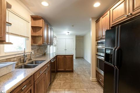 33 Paddock Ln, Greer, SC 29650 photo 9