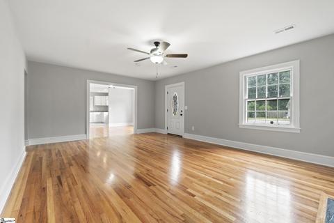 911 E Main St, Seneca, SC 29678 photo 4