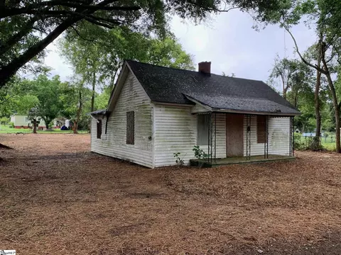 6 Stevens St, Laurens, SC 29360