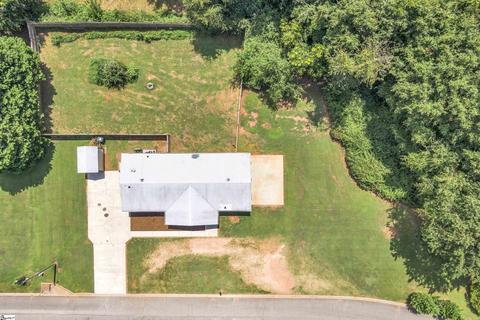 340 Ruby Elizabeth Dr, Greer, SC 29651 photo 2