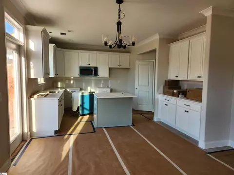8 Currituck Dr, Greer, SC 29651 photo 3