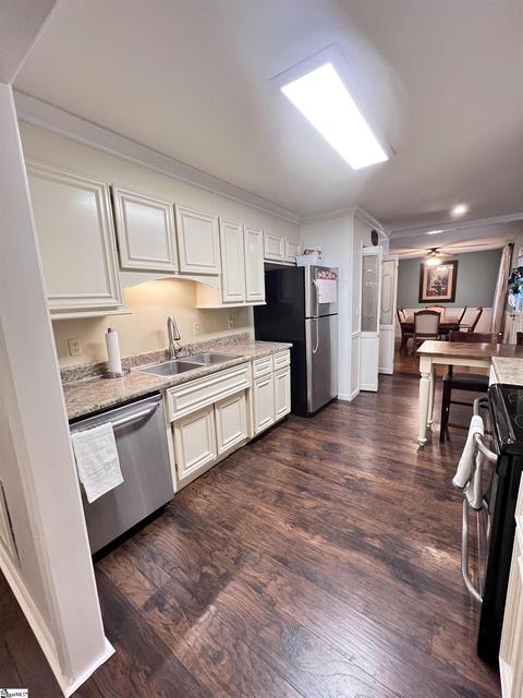 211 Pineview Dr, Pelzer, SC 29669 photo 8