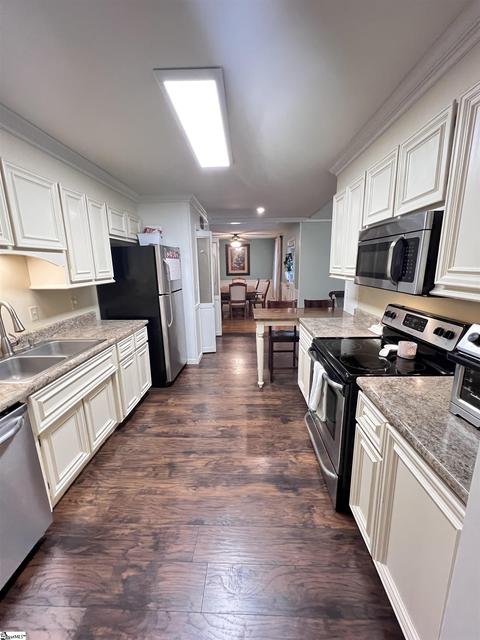 211 Pineview Dr, Pelzer, SC 29669 photo 9