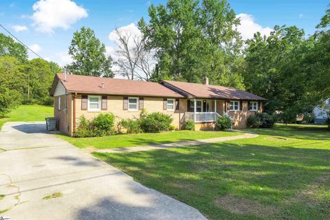 1207 S Bell St, Clinton, SC 29325