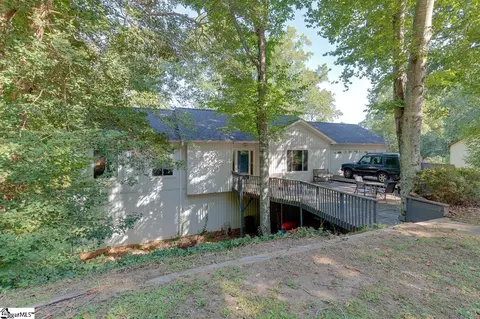 206 Holly Park Dr, Simpsonville, SC 29681