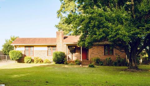 108 Roebuck Dr, Simpsonville, SC 29681