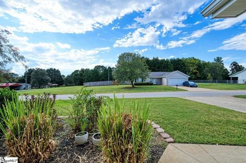 2 Viking Dr, Greer, SC 29651 photo 3