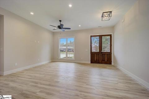 102 Leake Dr, Simpsonville, SC 29681 photo 5