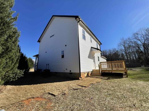 8 Forest Glenn Ct, Pelzer, SC 29669 photo 3