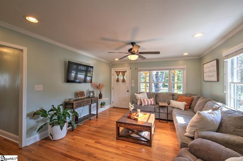  515 Ridgewood Dr, Greer, SC 29651 photo 6
