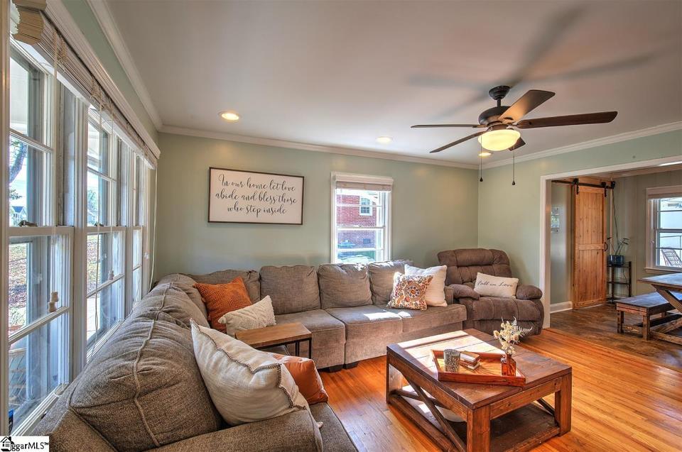  515 Ridgewood Dr, Greer, SC 29651 photo 4