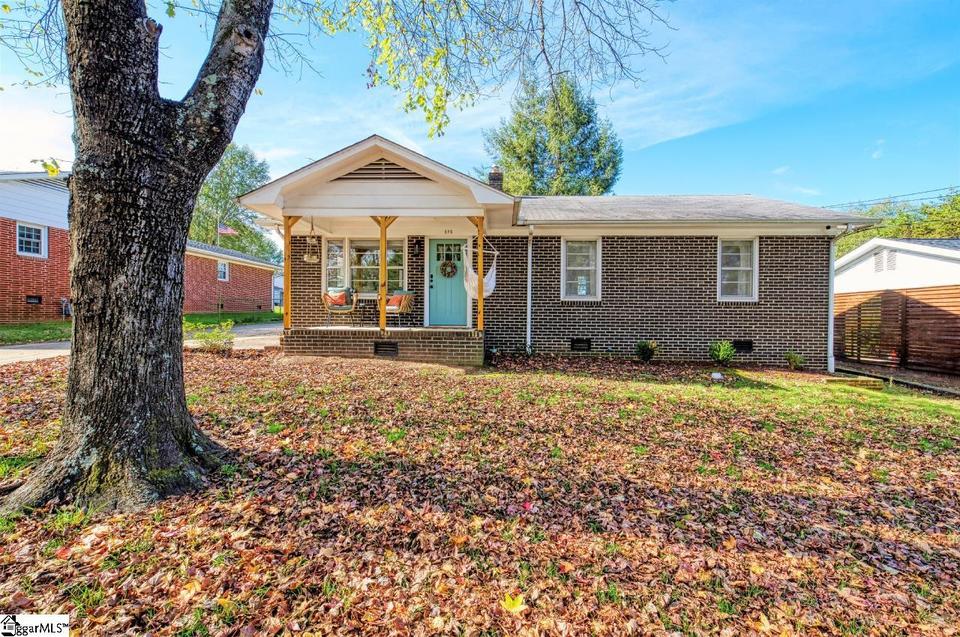  515 Ridgewood Dr, Greer, SC 29651 photo 1