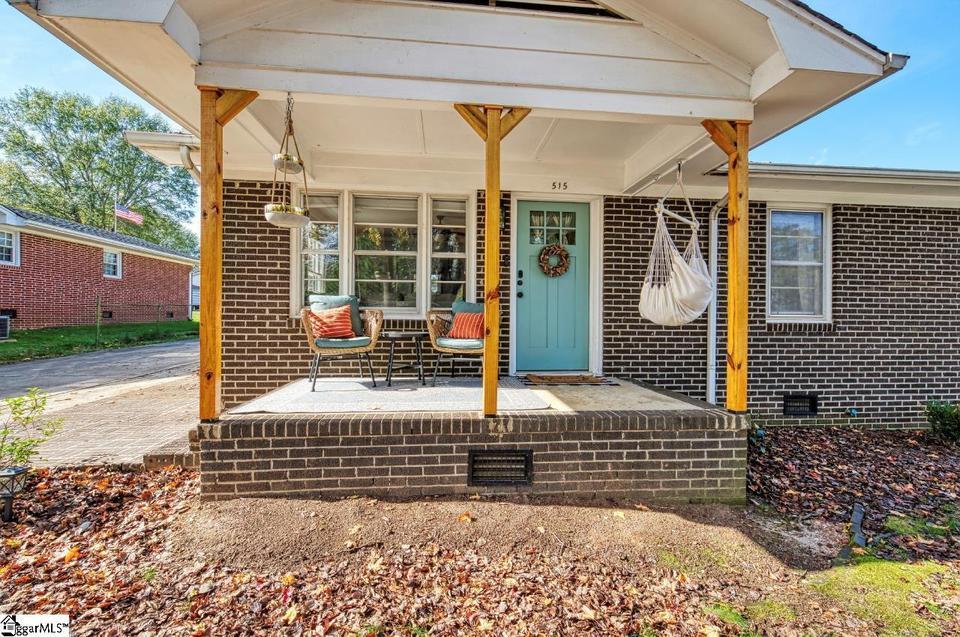  515 Ridgewood Dr, Greer, SC 29651 photo 2