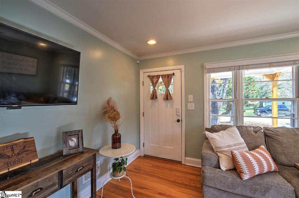 515 Ridgewood Dr, Greer, SC 29651 photo 3