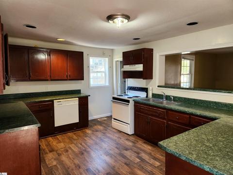 506 E Robinson St, Gaffney, SC 29340 photo 4