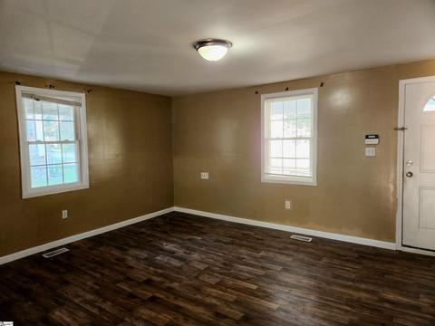 506 E Robinson St, Gaffney, SC 29340 photo 3
