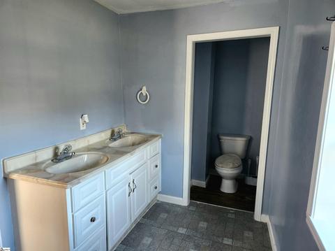 506 E Robinson St, Gaffney, SC 29340 photo 9