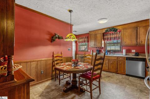8 Rollingreen Rd, Greer, SC 29651 photo 12