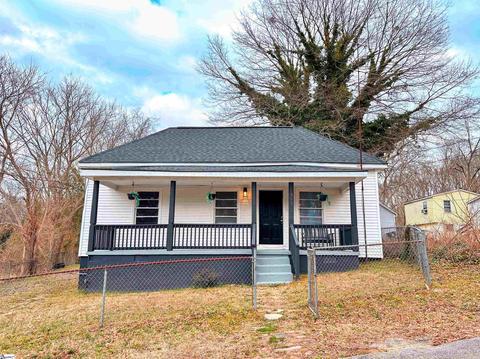 303 River St, Laurens, SC 29360