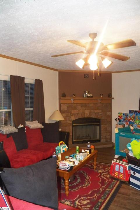 641 Hickory Dr, Startex, SC 29377 photo 4