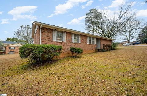 4 Pinecrest Dr, Williamston, SC 29697 photo 2