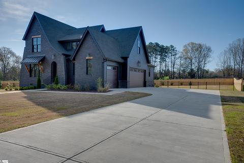 144 Gulliver St, Fountain Inn, SC 29644