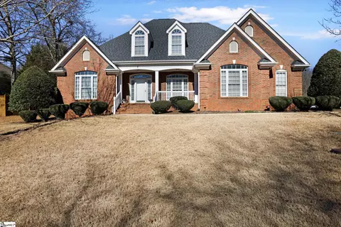 2 Amsterdam Ln, Simpsonville, SC 29681