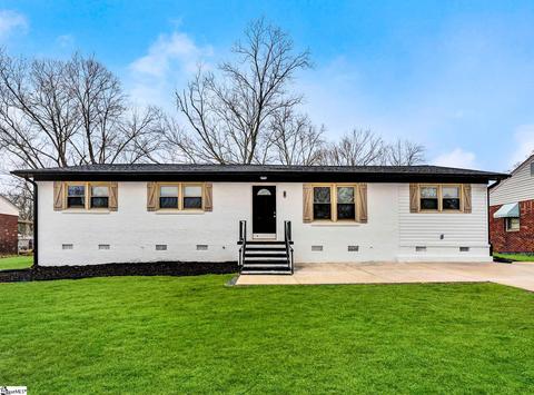 8 Farmington Rd, Greenville, SC 29605