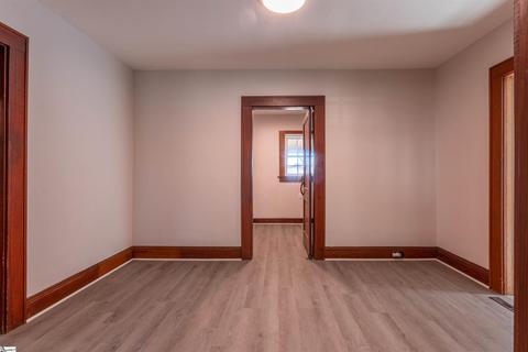 607 E Montgomery St, Gaffney, SC 29340 photo 4